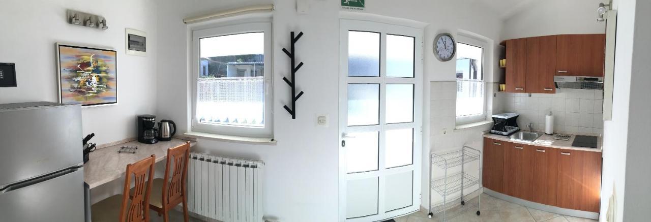 Apartments Peric Jelsa  Exterior photo