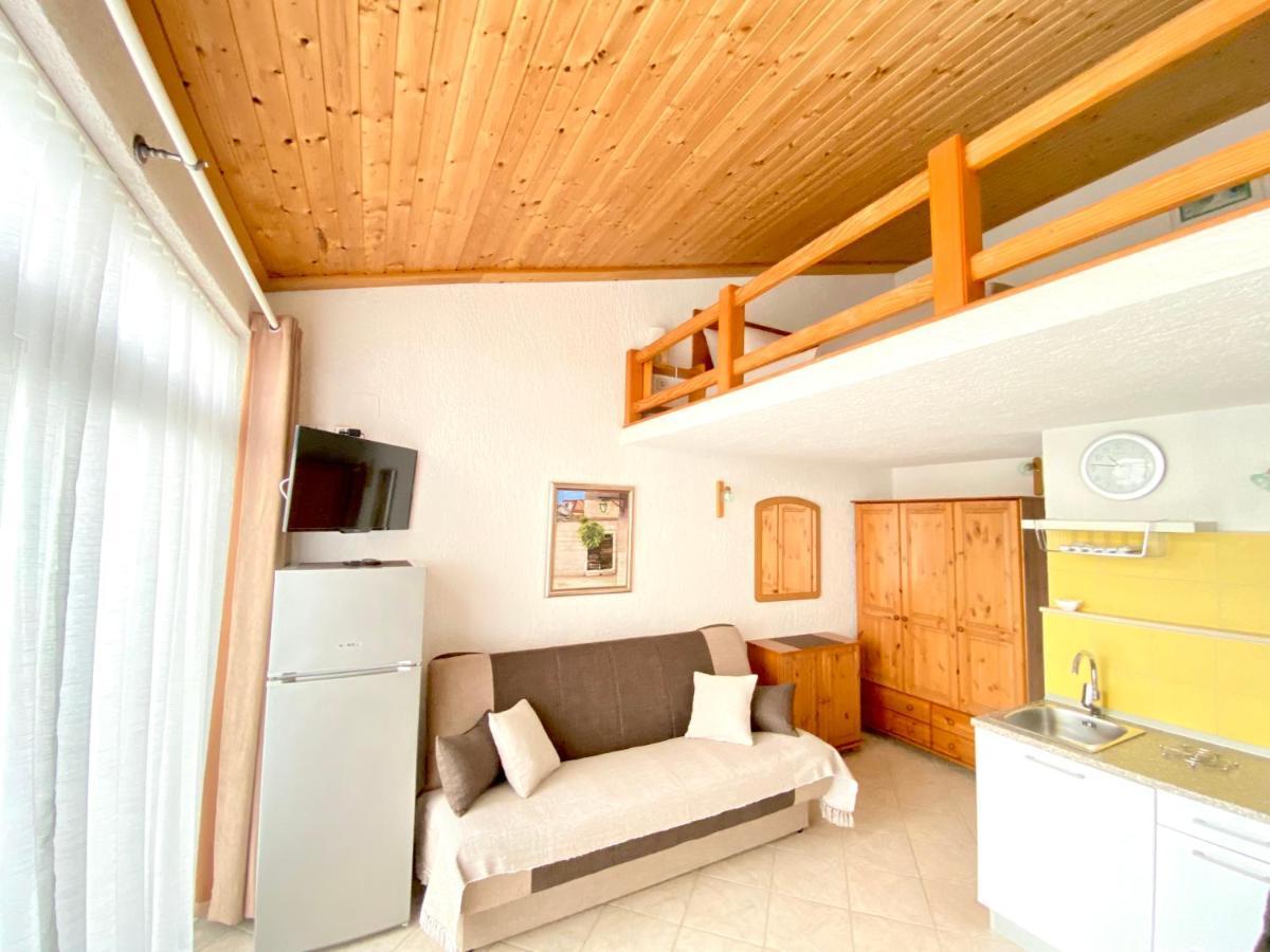 Apartments Peric Jelsa  Exterior photo