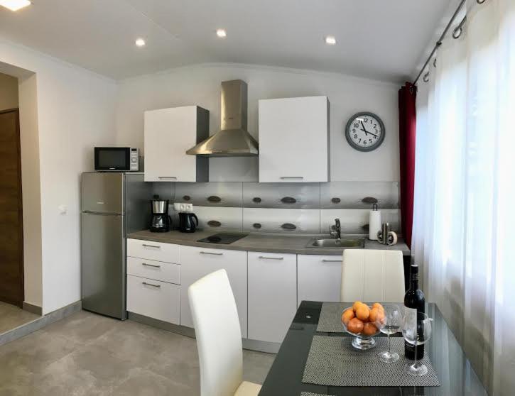 Apartments Peric Jelsa  Exterior photo